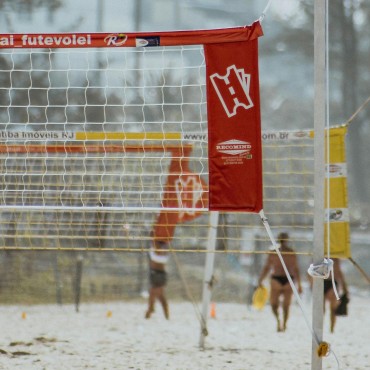 Como Realizar a Limpeza e Desinfecção de Quadras de Areia de Beach Tennis em Florianópolis, São José e Biguaçu