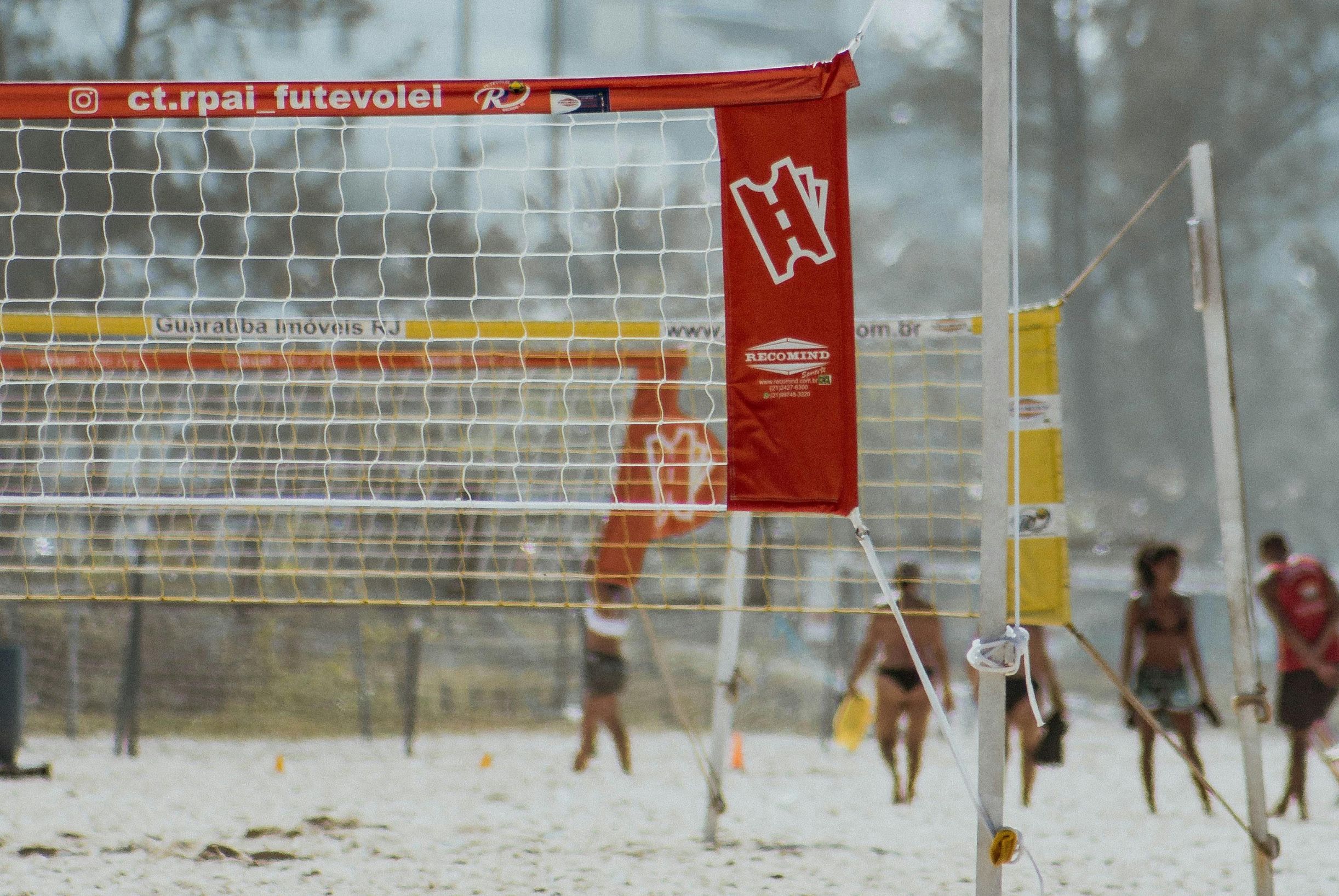 Como Realizar a Limpeza e Desinfecção de Quadras de Areia de Beach Tennis em Florianópolis, São José e Biguaçu